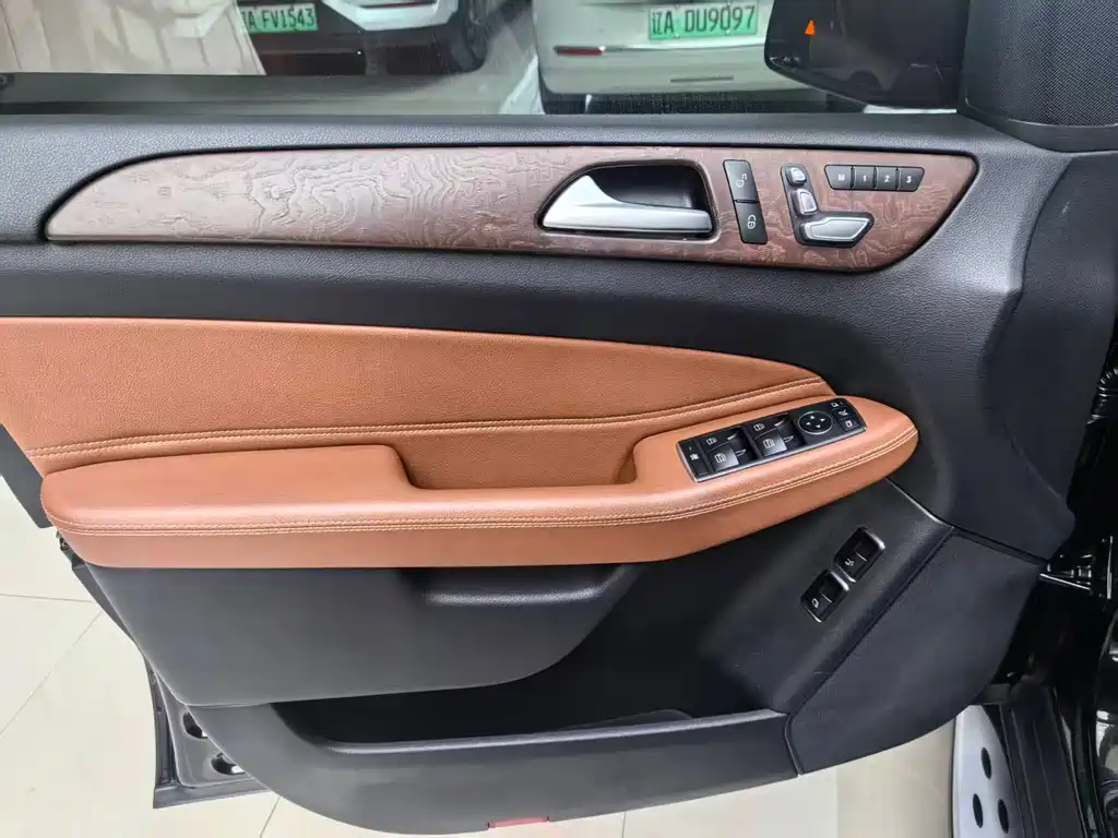 Mercedes-Benz GLS — фото 25
