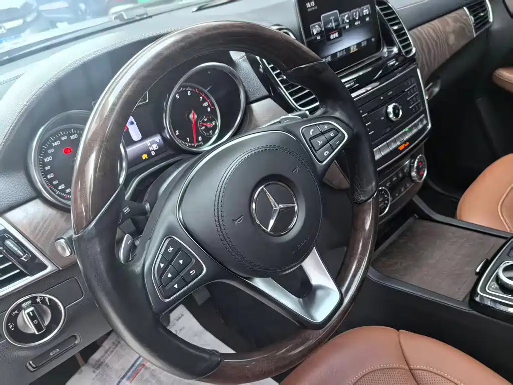 Mercedes-Benz GLS — фото 26