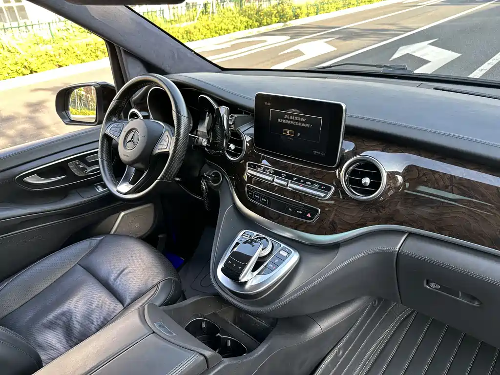 Mercedes-Benz V-Class — фото 14