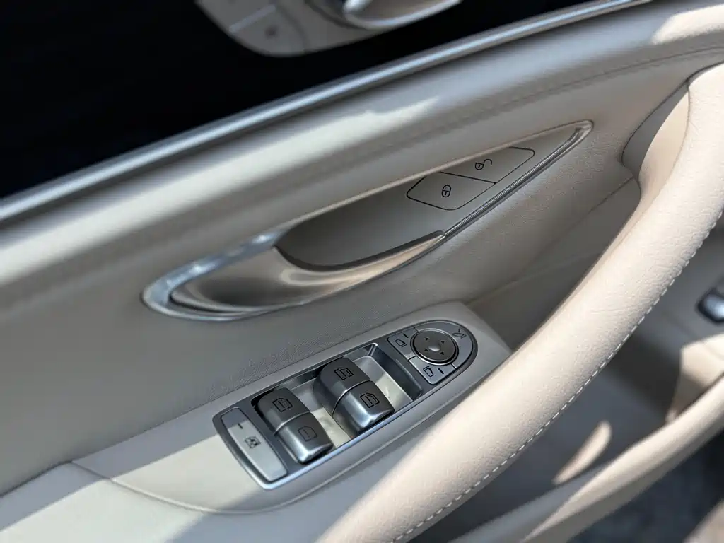 Mercedes-Benz E-Class — фото 14