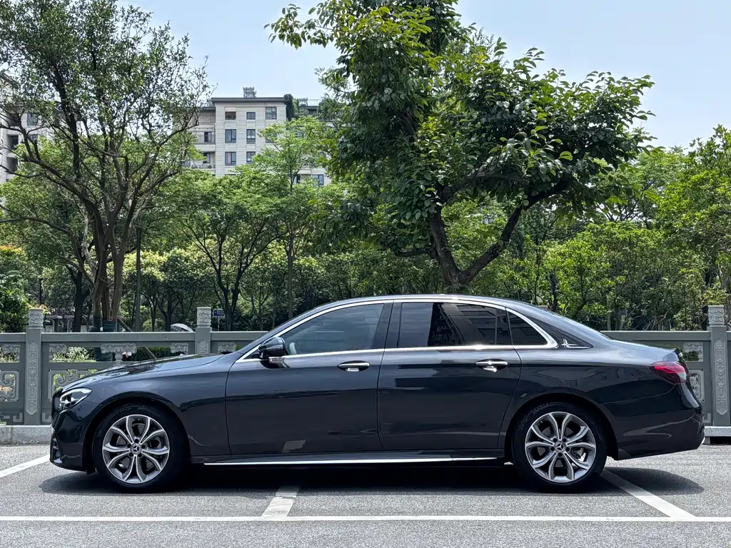 Mercedes-Benz E-Class — фото 3