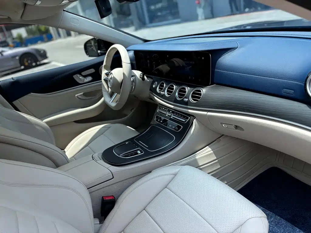 Mercedes-Benz E-Class — фото 10
