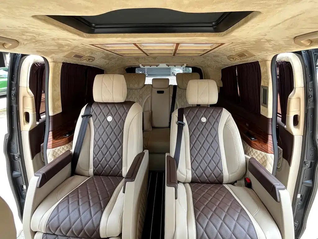 Mercedes-Benz V-Class — фото 10