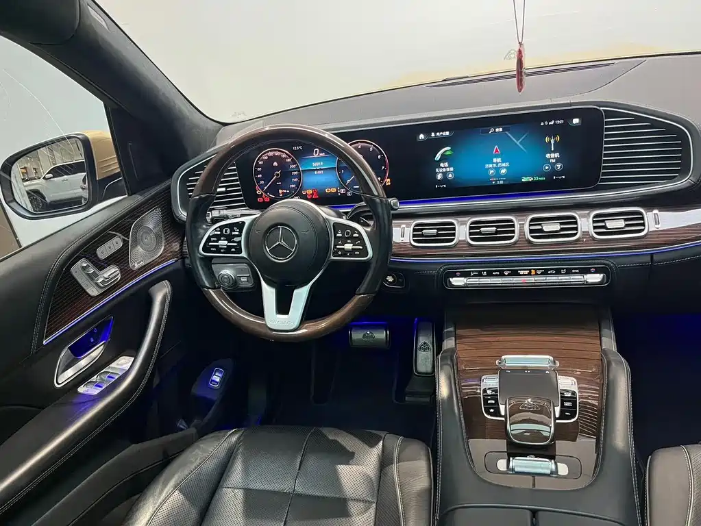 Mercedes-Benz GLS — фото 15