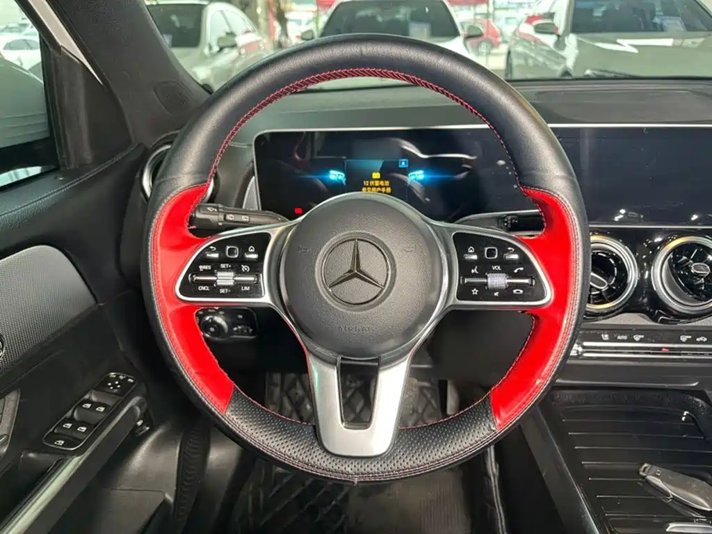 Mercedes-Benz GLB — фото 18