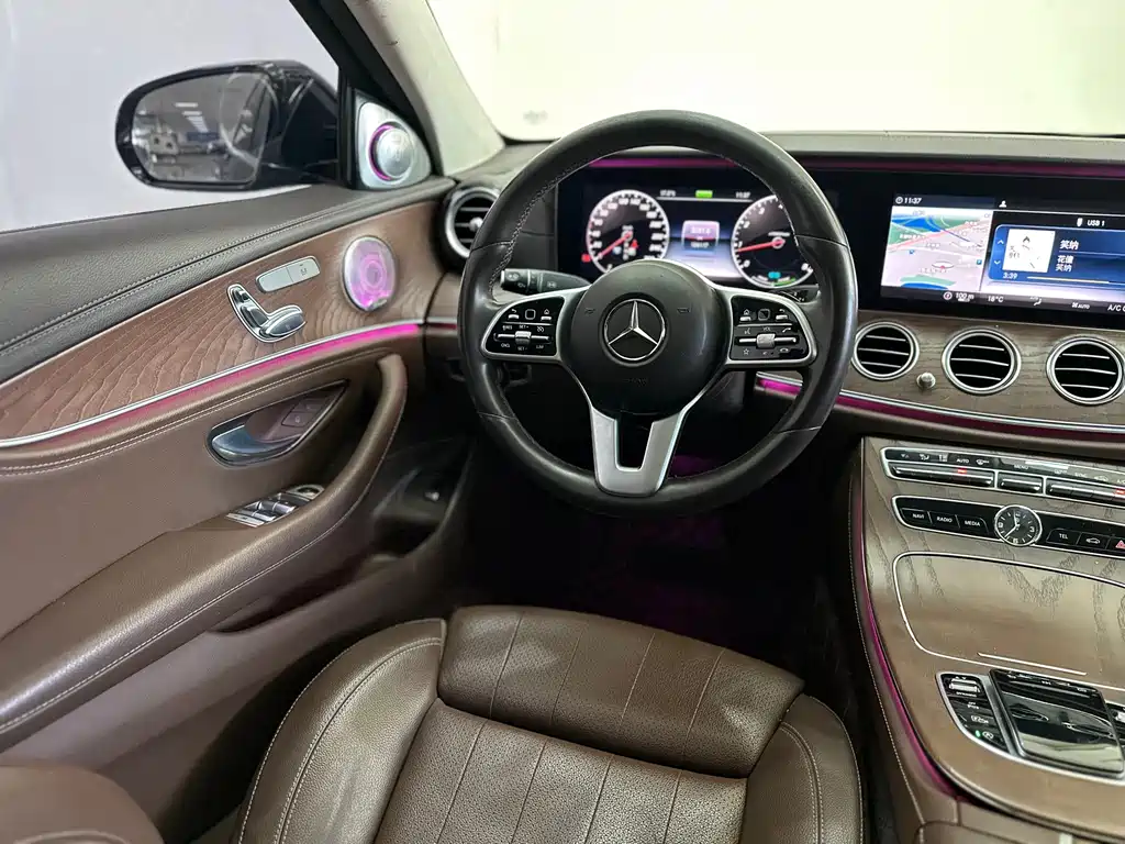 Mercedes-Benz E-Class — фото 14