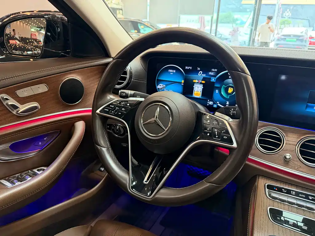 Mercedes-Benz E-Class — фото 13