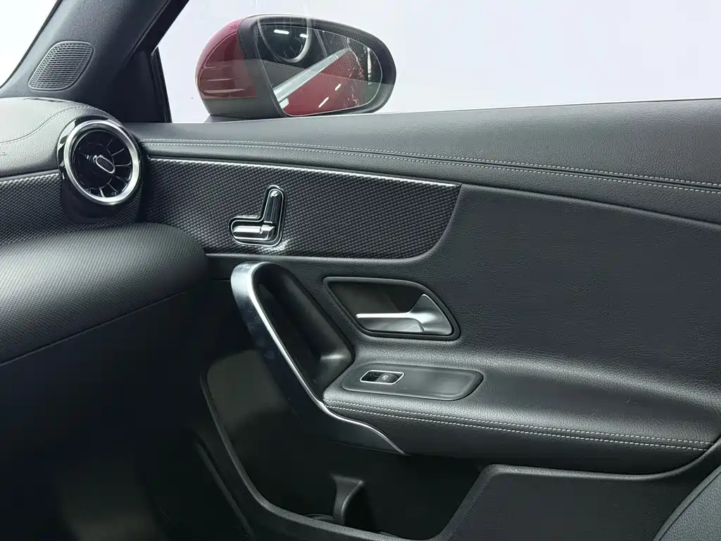 Mercedes-Benz A-Class — фото 11