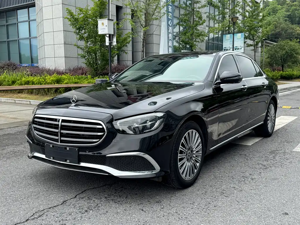 Mercedes-Benz E-Class — фото 2