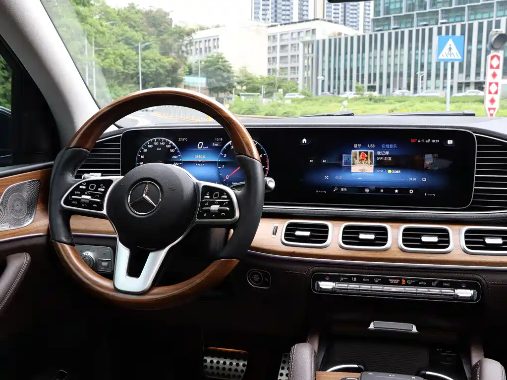Mercedes-Benz GLS — фото 16