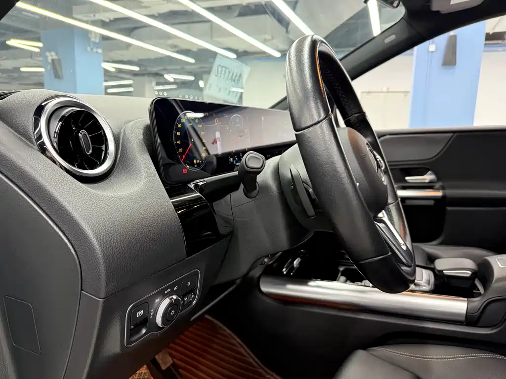 Mercedes-Benz B-Class — фото 15