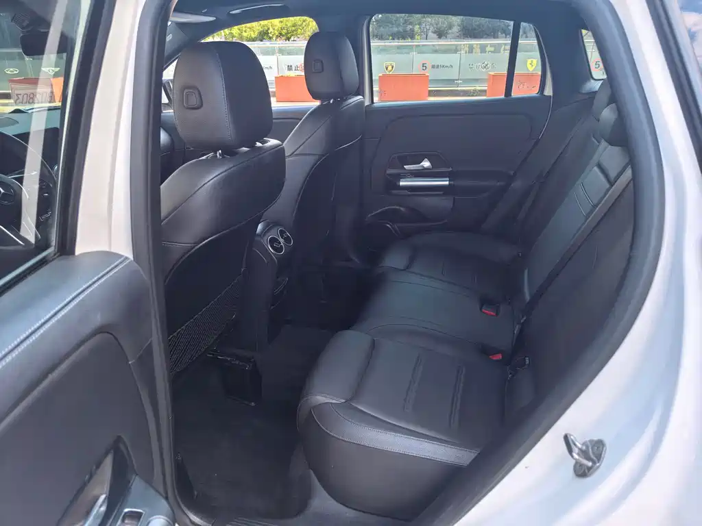 Mercedes-Benz GLA — фото 6
