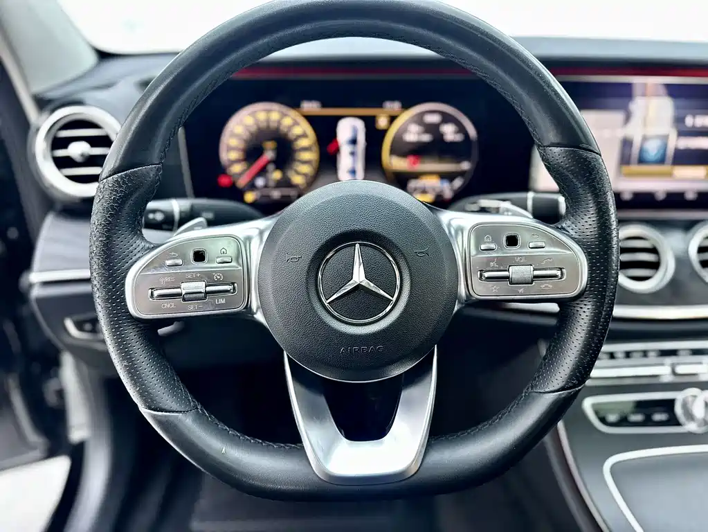 Mercedes-Benz E-Class — фото 11