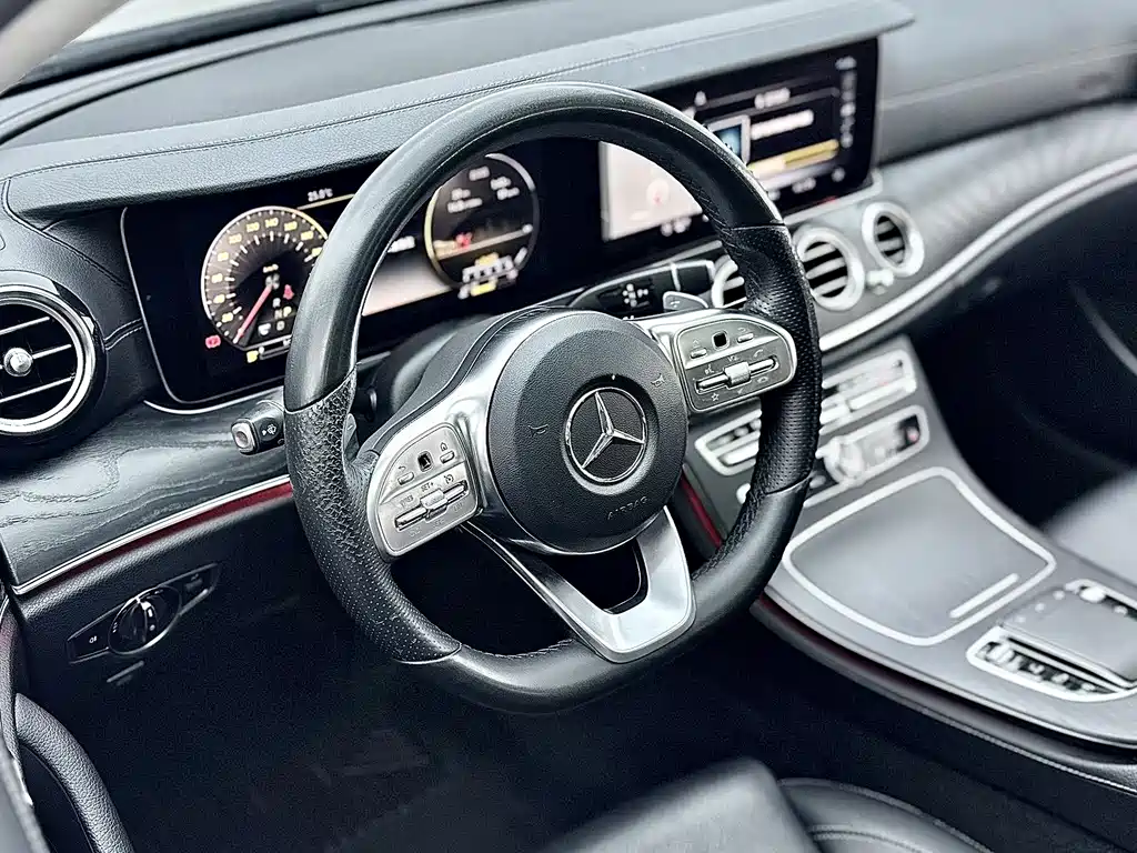 Mercedes-Benz E-Class — фото 13