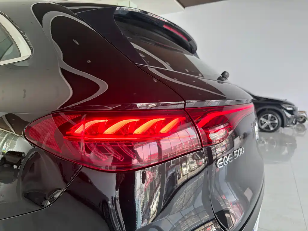 Mercedes-Benz EQE SUV — фото 13