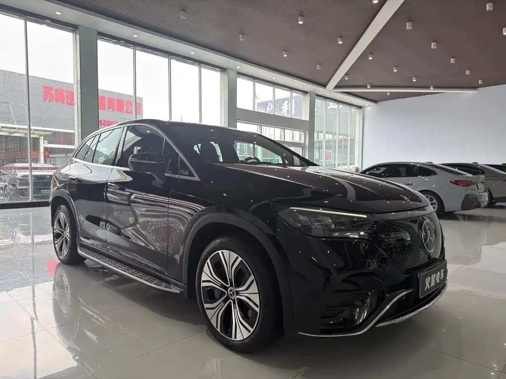 Mercedes-Benz EQE SUV — фото 19
