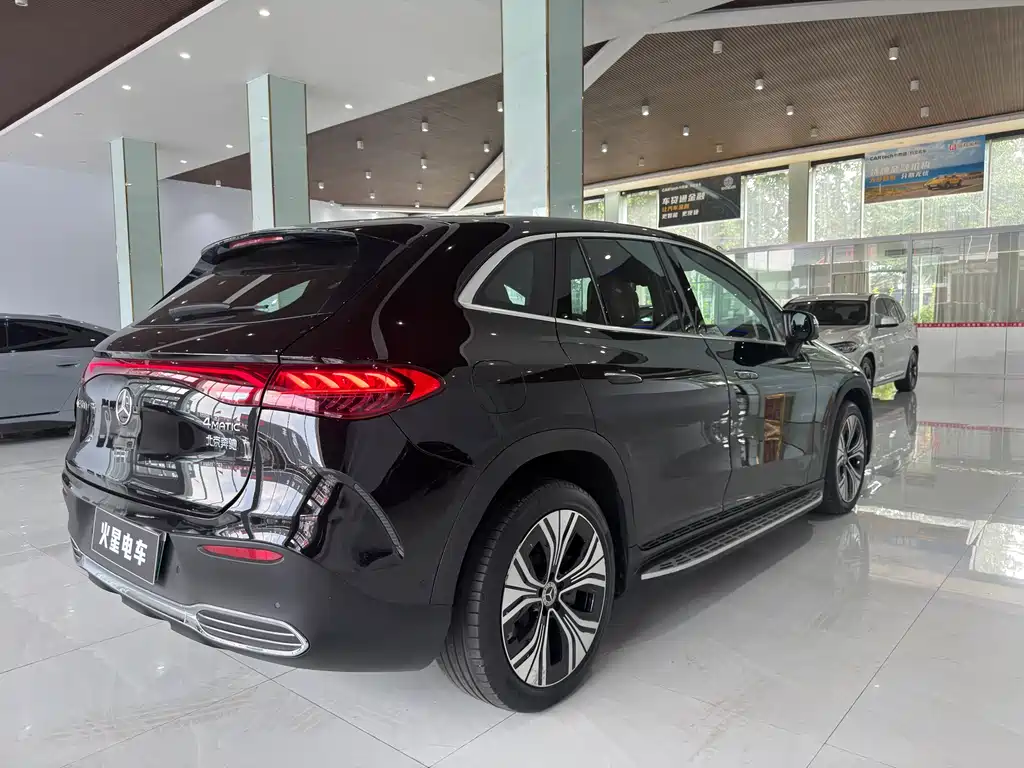 Mercedes-Benz EQE SUV — фото 20