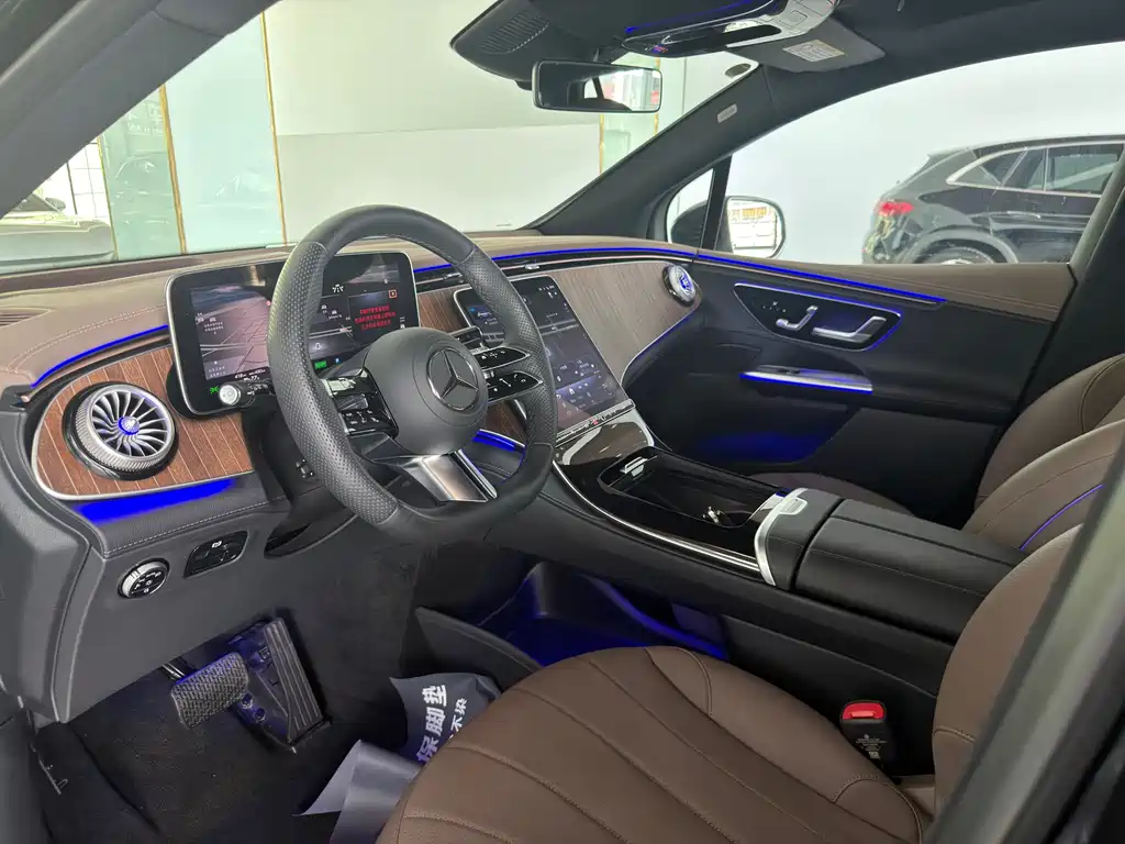Mercedes-Benz EQE SUV — фото 10