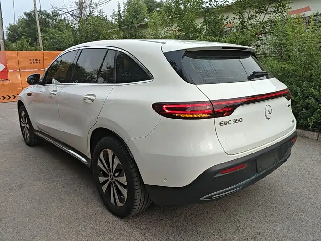 Mercedes-Benz EQC — фото 5