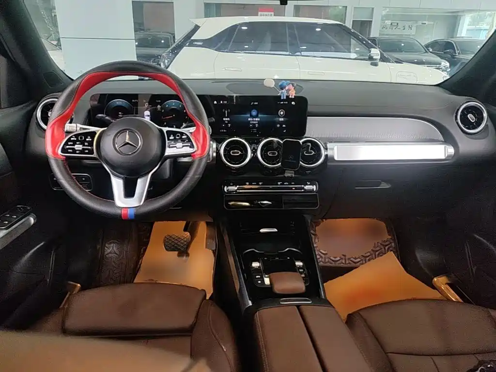 Mercedes-Benz GLB — фото 10