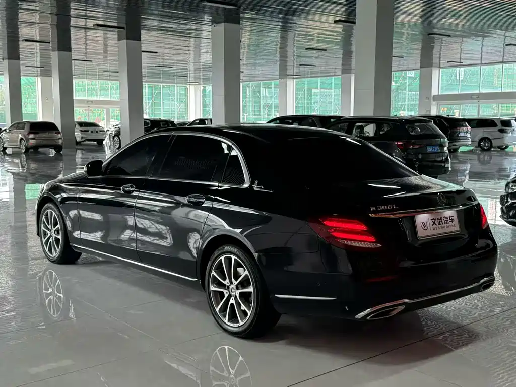 Mercedes-Benz E-Class — фото 5