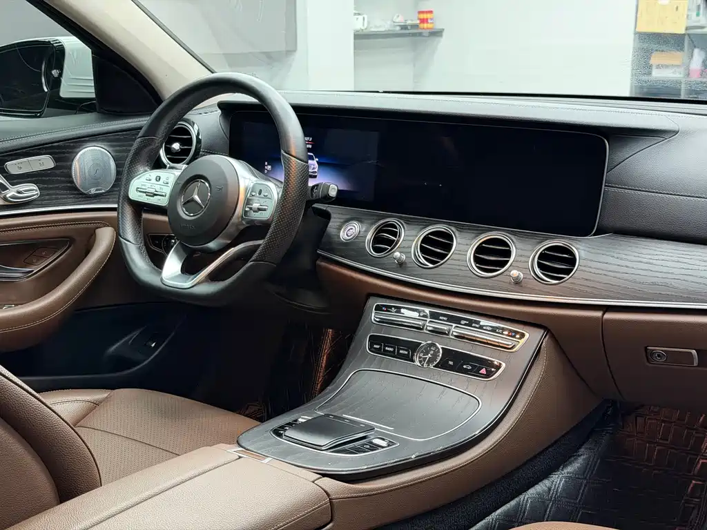 Mercedes-Benz E-Class — фото 8