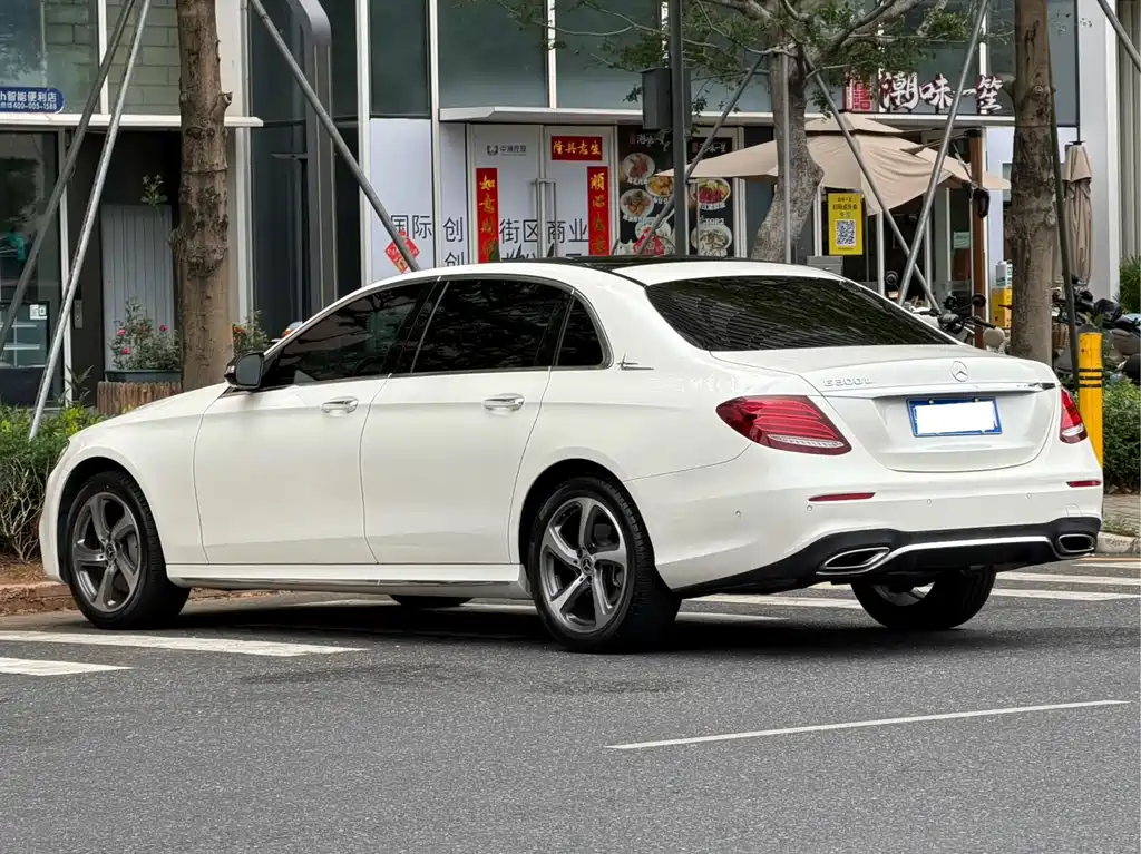 Mercedes-Benz E-Class — фото 3