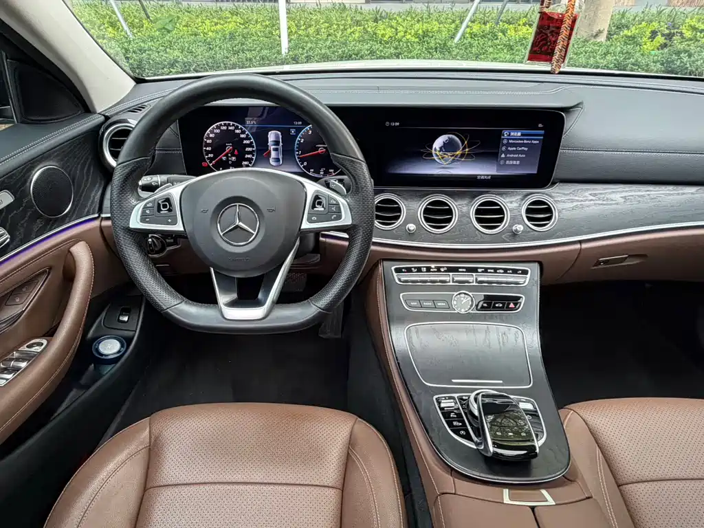 Mercedes-Benz E-Class — фото 10