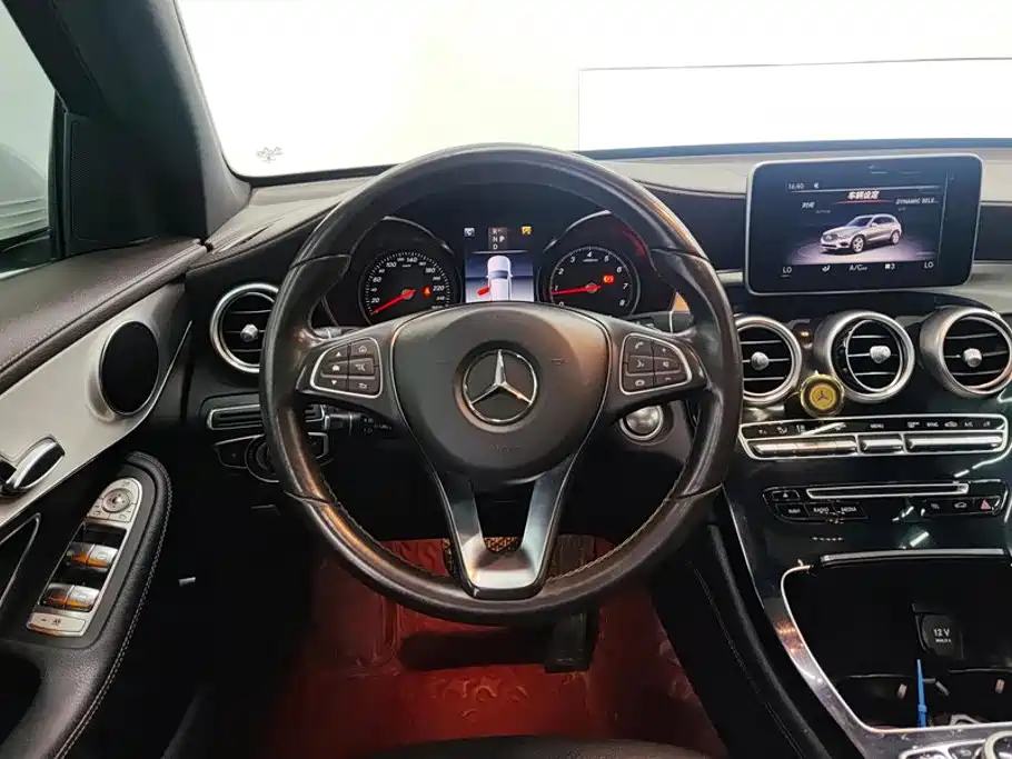 Mercedes-Benz GLC — фото 15