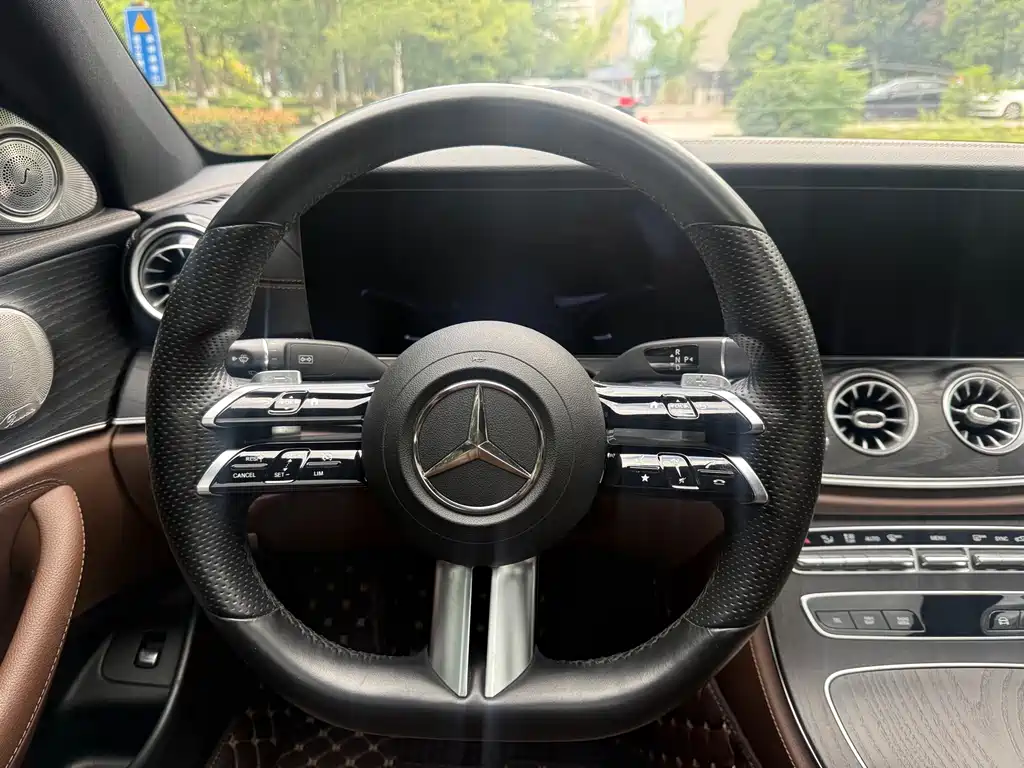Mercedes-Benz E-Class — фото 4