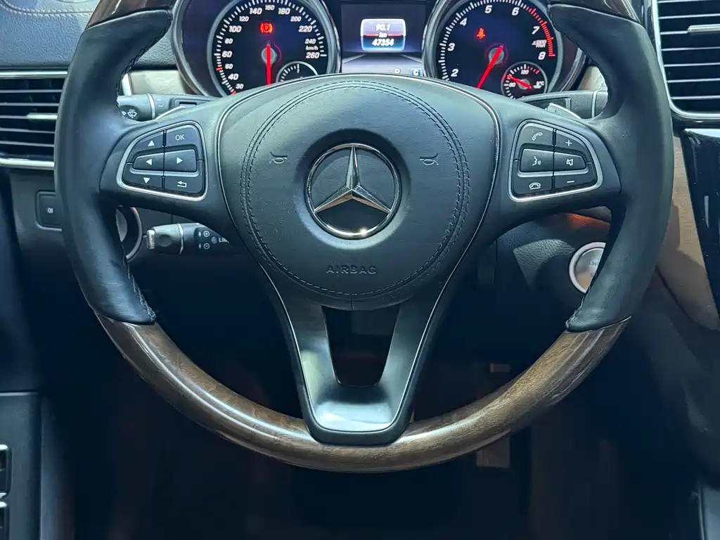 Mercedes-Benz GLS — фото 14