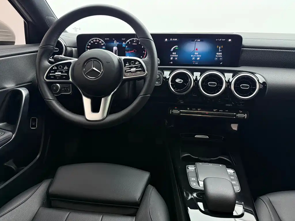 Mercedes-Benz A-Class — фото 10