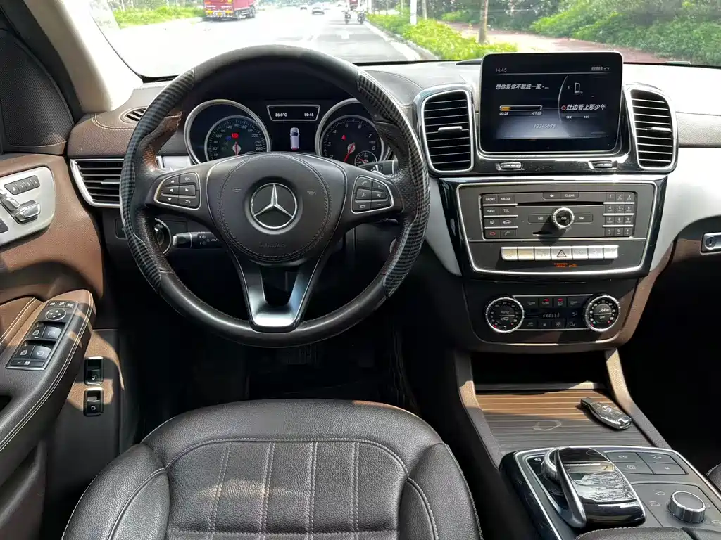 Mercedes-Benz GLS — фото 11