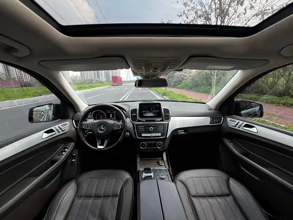 Mercedes-Benz GLS — фото 13