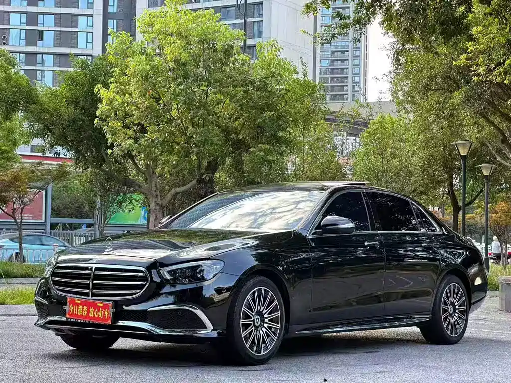 Mercedes-Benz E-Class — фото 2