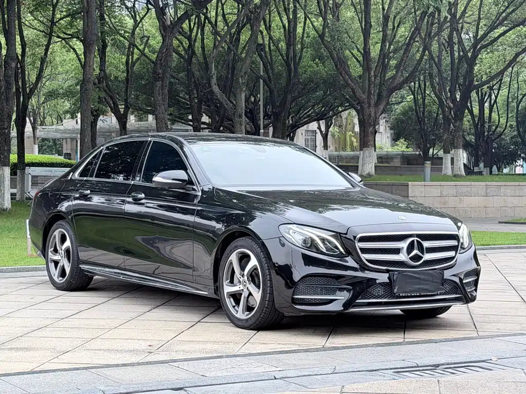 Mercedes-Benz E-Class — фото 4