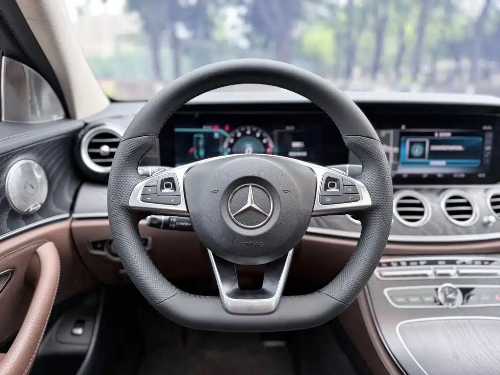 Mercedes-Benz E-Class — фото 5