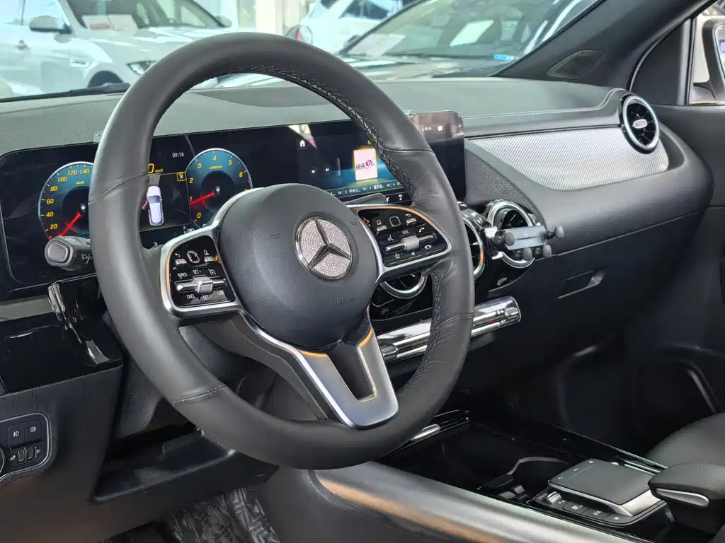 Mercedes-Benz GLA — фото 8