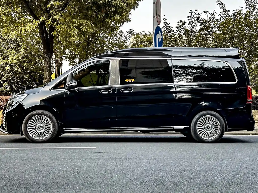 Mercedes-Benz V-Class — фото 37