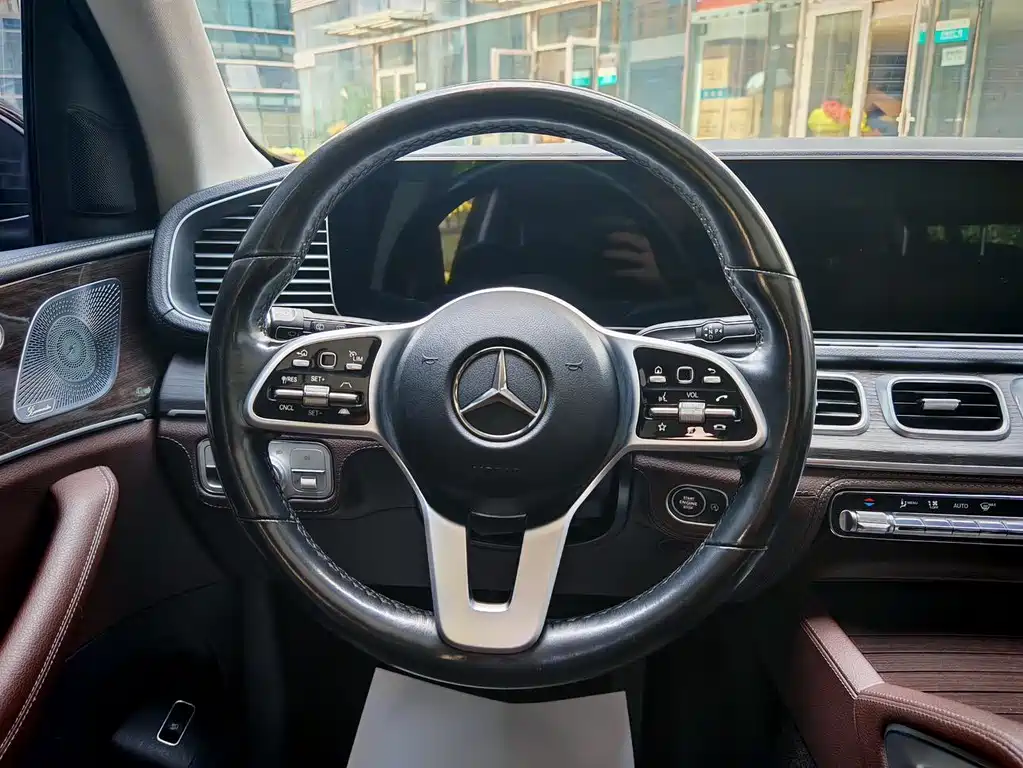 Mercedes-Benz GLS — фото 18