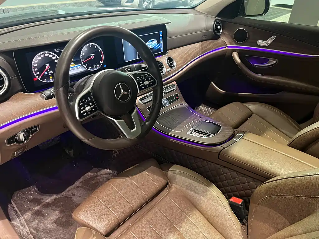 Mercedes-Benz E-Class — фото 17