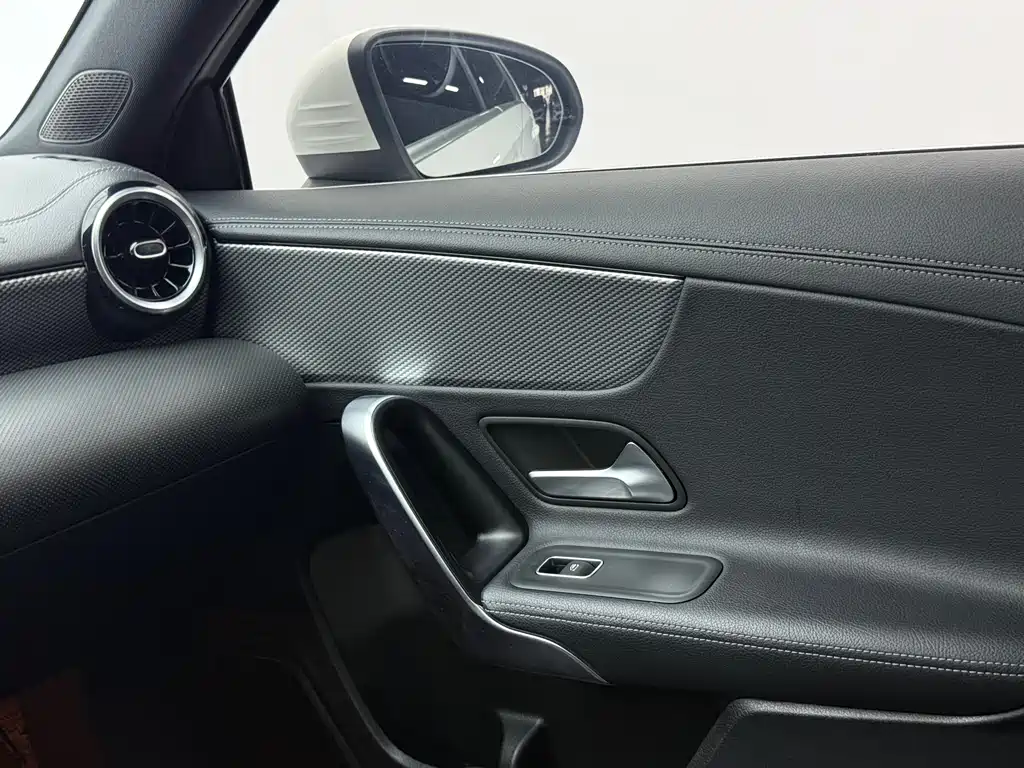 Mercedes-Benz A-Class — фото 11