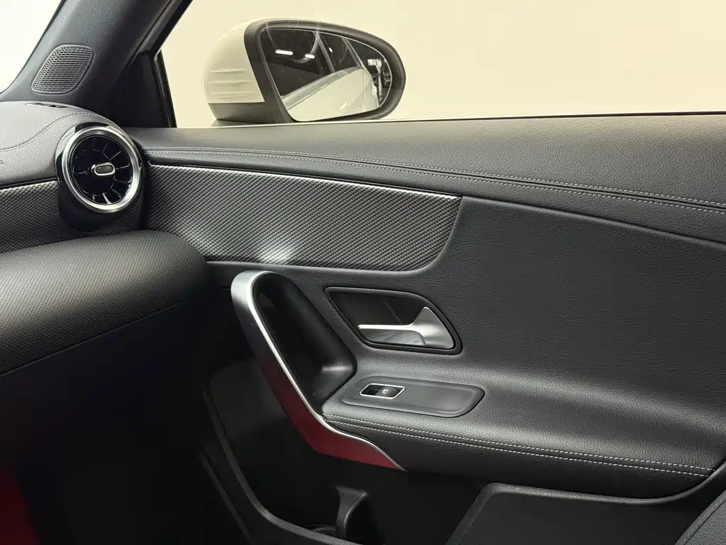 Mercedes-Benz A-Class — фото 11