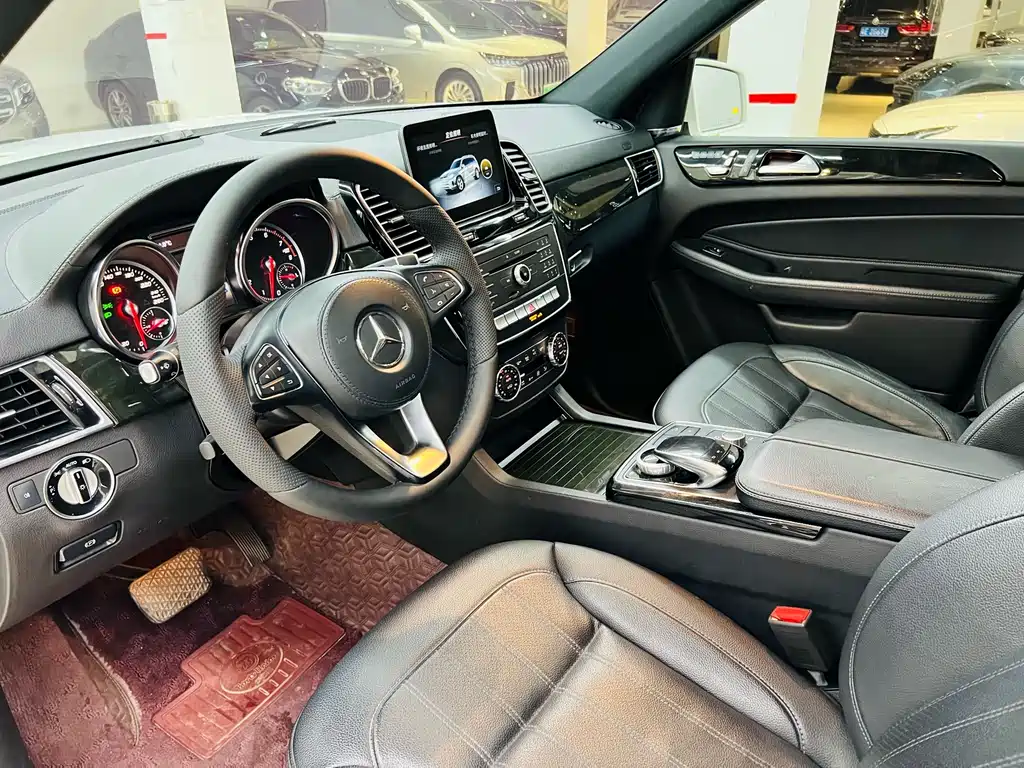 Mercedes-Benz GLS — фото 8