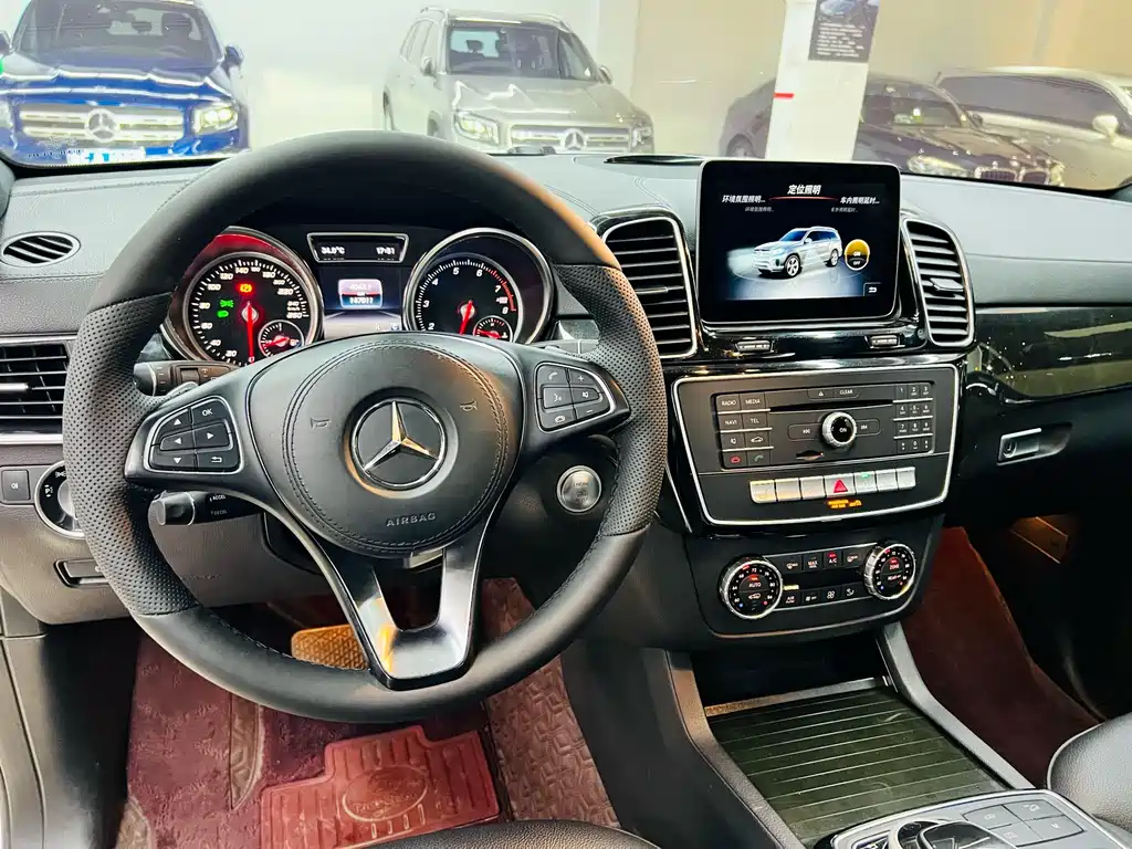 Mercedes-Benz GLS — фото 9