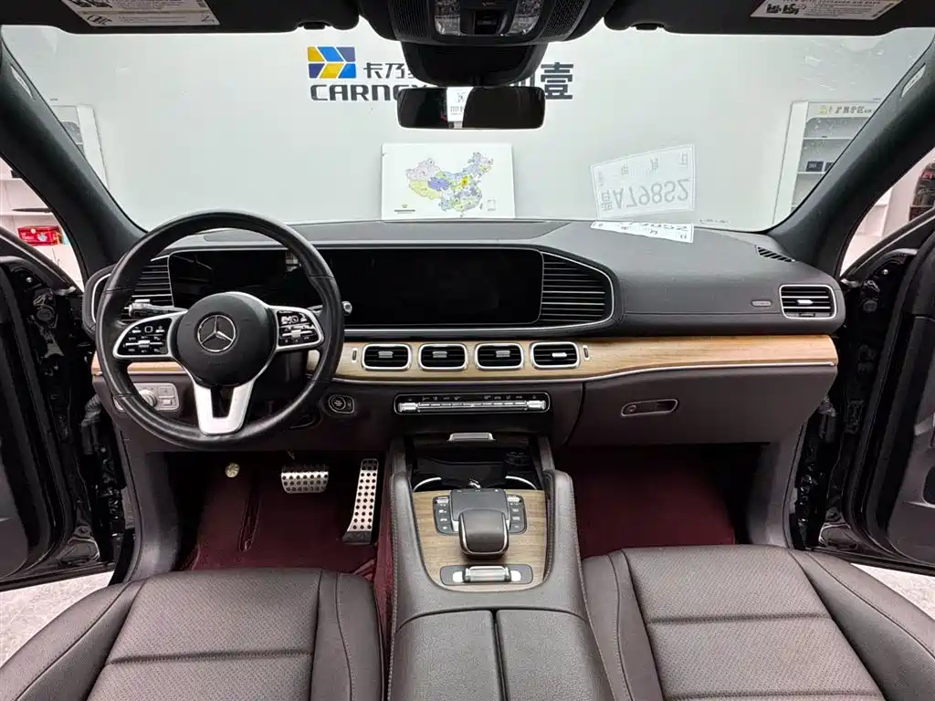 Mercedes-Benz GLS — фото 11