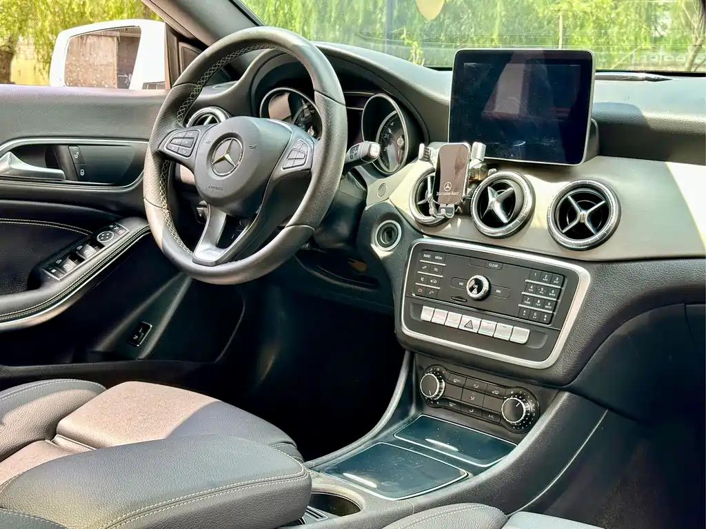 Mercedes-Benz CLA (Import) — фото 17
