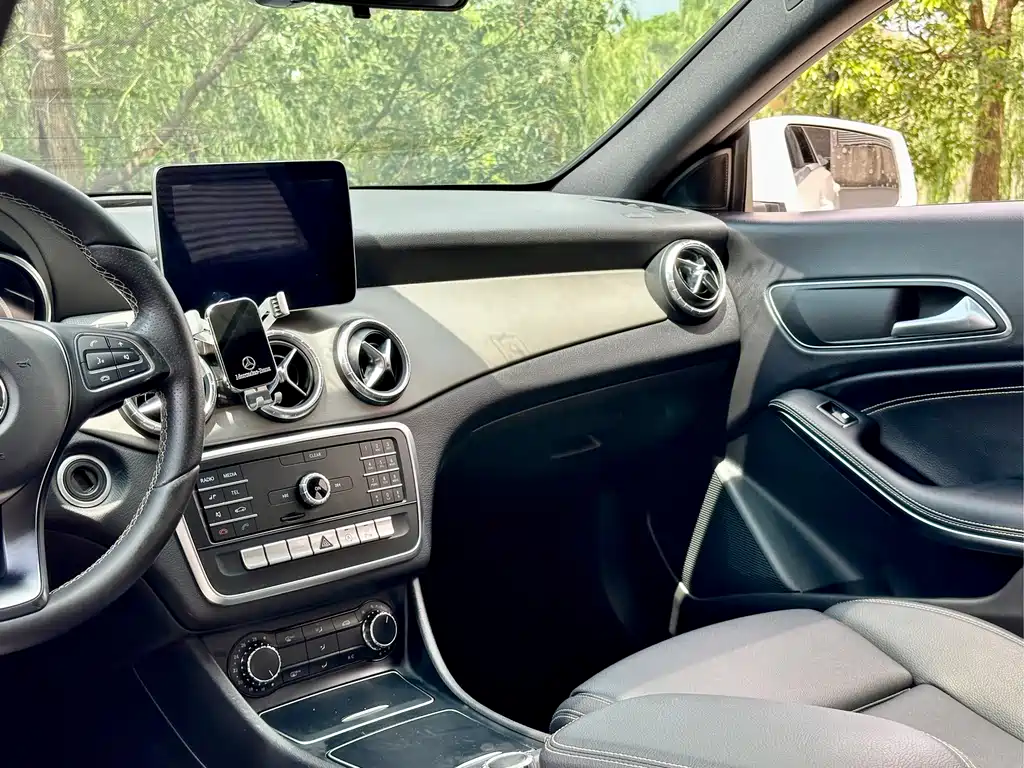 Mercedes-Benz CLA (Import) — фото 18