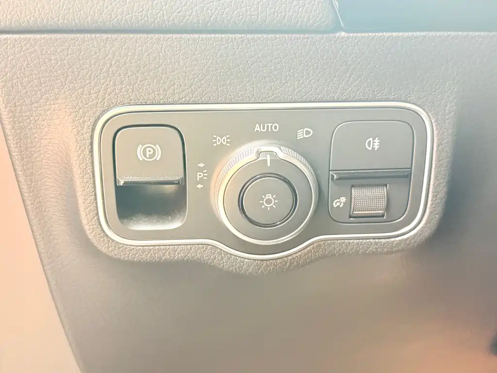 Mercedes-Benz EQA — фото 33