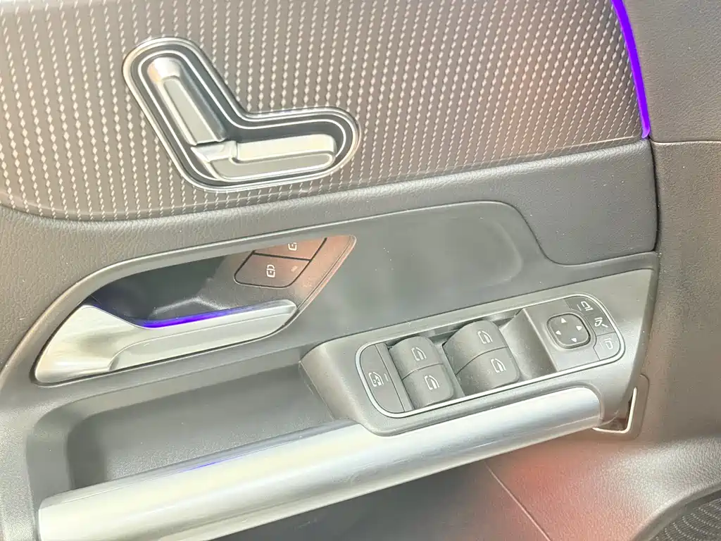 Mercedes-Benz EQA — фото 10
